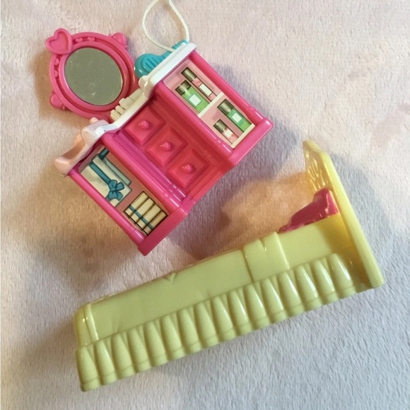 2001 Mattel Sweet Streets Dollhouse Beauty Salon Vanity Station Hair Dryer Bed - Picture 3 of 3